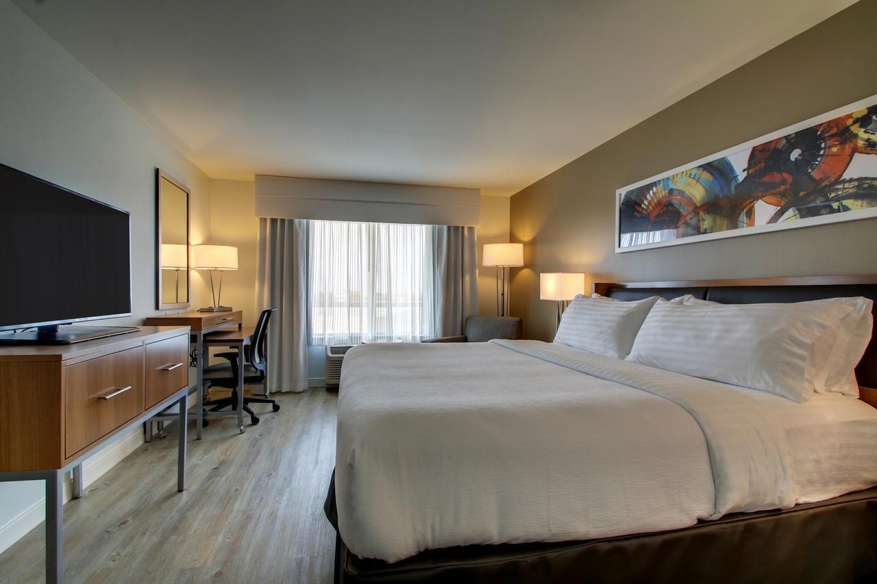 Holiday Inn & Suites Peoria At Grand Prairie By Ihg Exterior photo